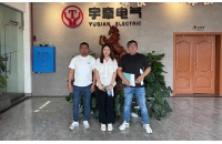 海外客戶來廠采購(gòu)遠(yuǎn)程遙控型5噸湘潭鋰電池電機(jī)車