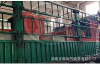 鐵礦客戶采購的5噸湘潭鋰電池電機(jī)車裝車發(fā)貨